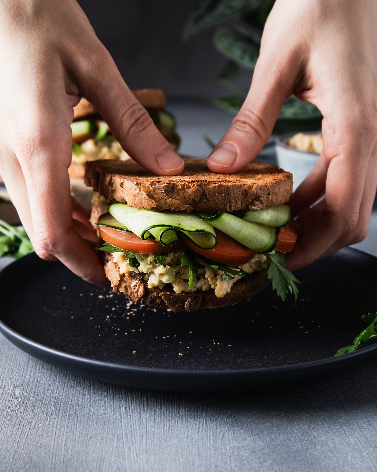 “Tuna” sandwich con ceci e alga dulse