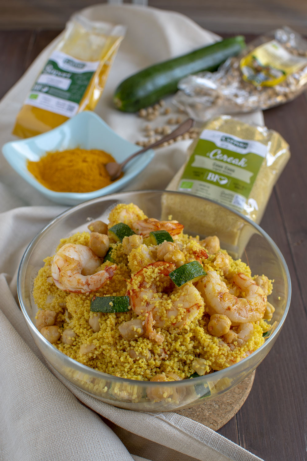 Cous cous con gamberi, zucchine e ceci