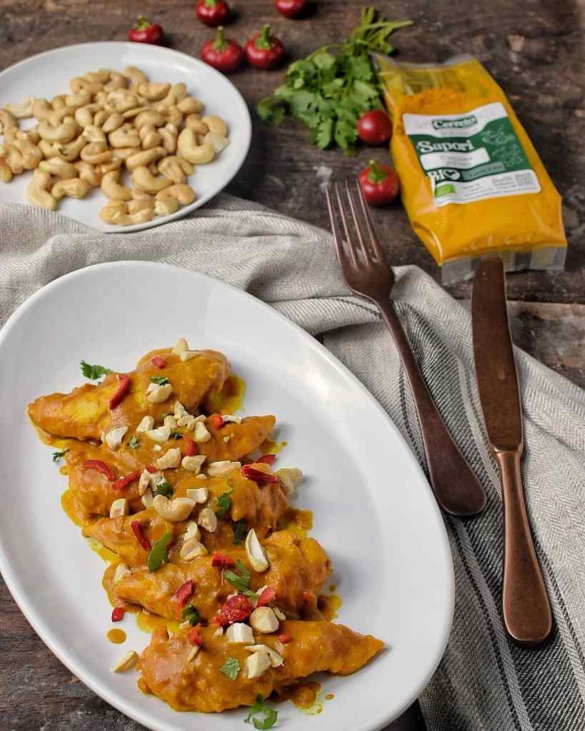 Pollo alla curcuma e anacardi